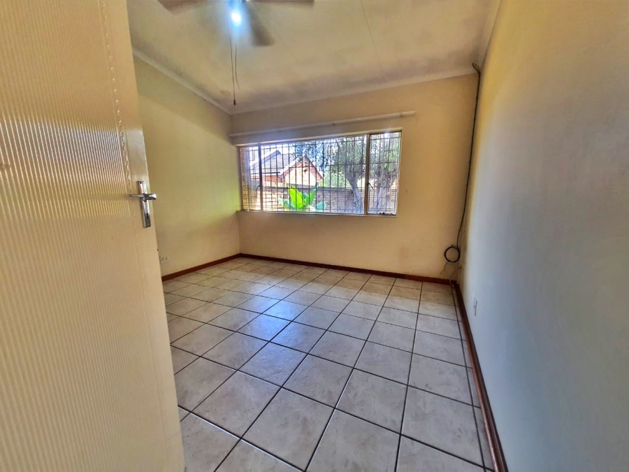 28 Bedroom Property for Sale in Kannoniers Park North West